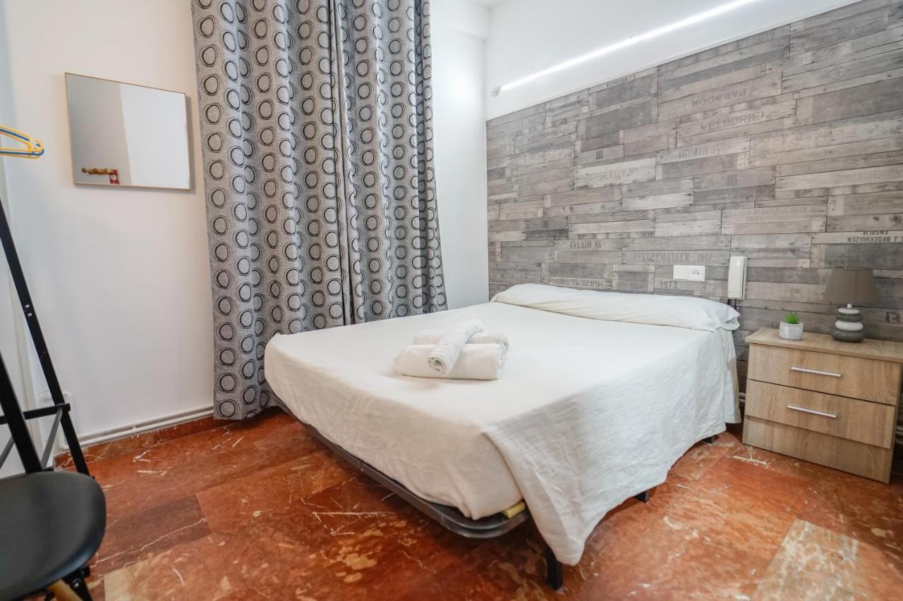 Hostal Nevot Granada Exteriör bild